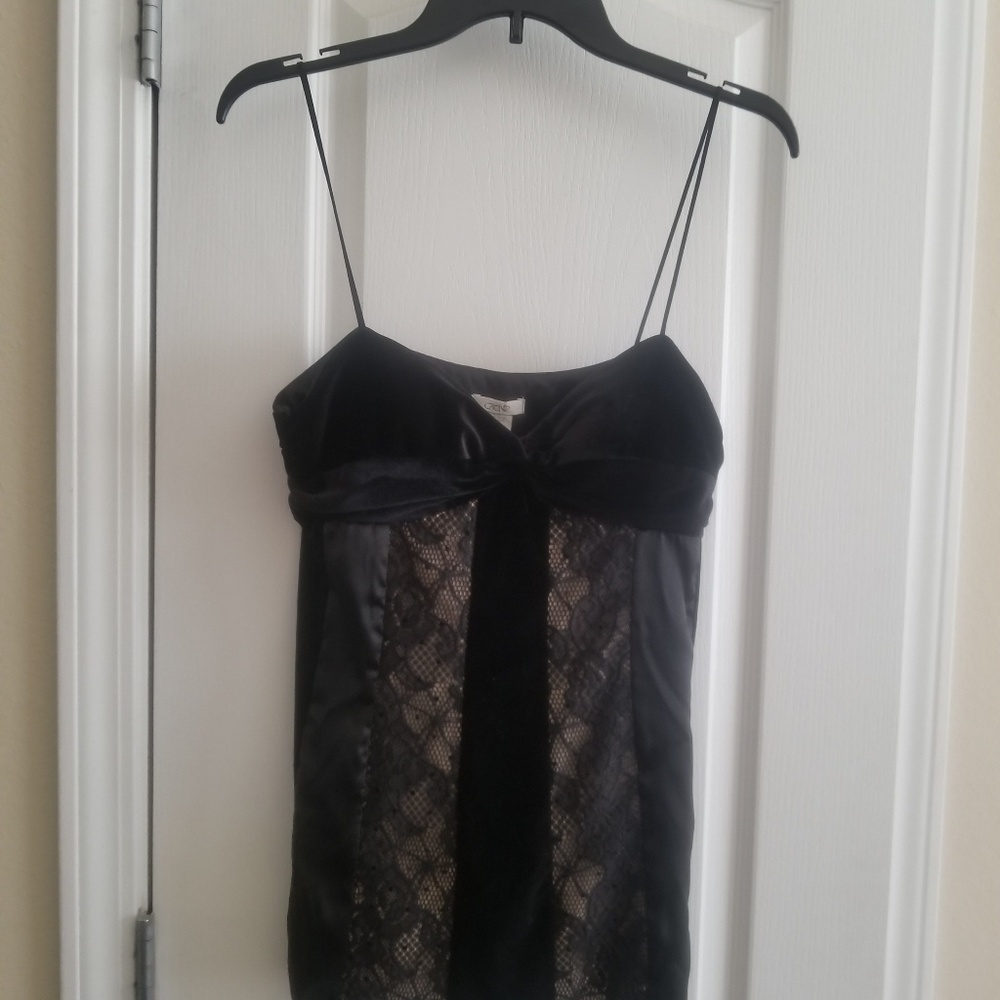 Cache size 10 Black and Nude  Lace Top